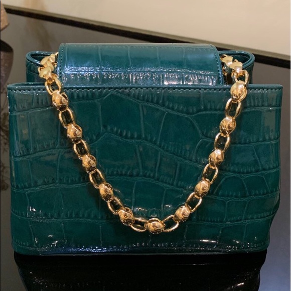 Trending Fall 2019 | Green Leather Gold Chain Bag - Picture 7 of 8